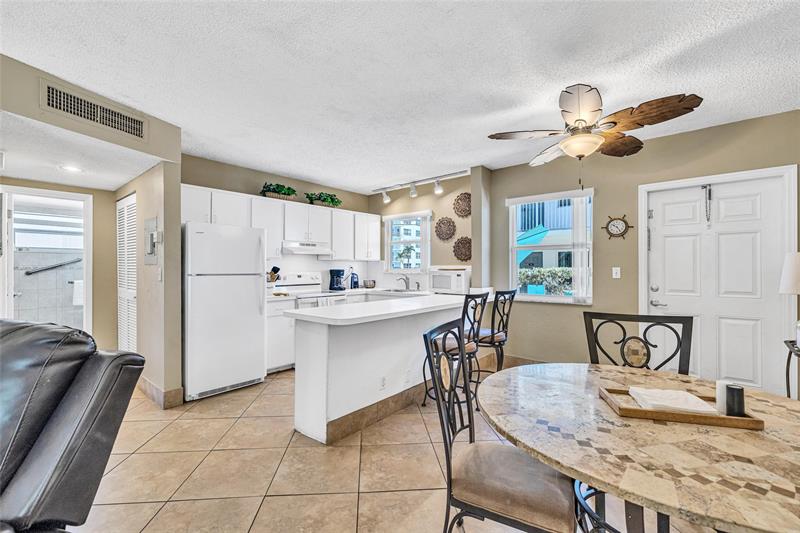 Image 9 of 32 For 4520 El Mar Dr  2