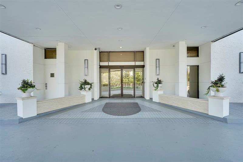 Image 18 of 42 For 3900 Galt Ocean Dr  708