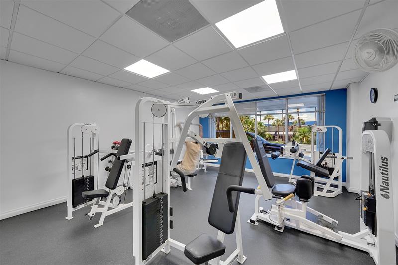 Image 27 of 42 For 3900 Galt Ocean Dr  708