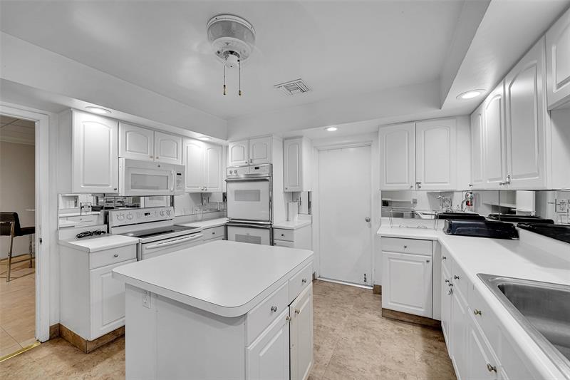 Image 31 of 42 For 3900 Galt Ocean Dr  708