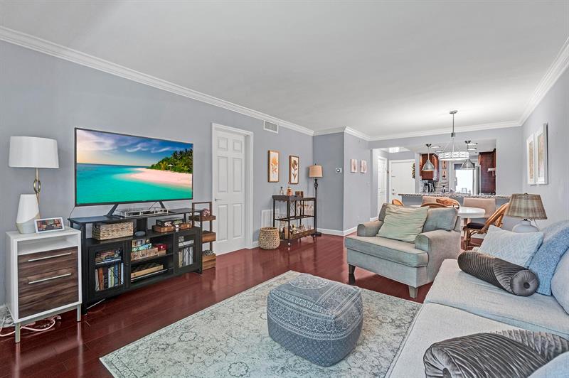 Image 10 of 34 For 2350 14th Street Cswy  103