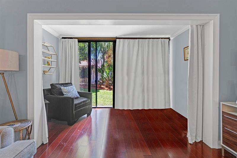 Image 12 of 34 For 2350 14th Street Cswy  103
