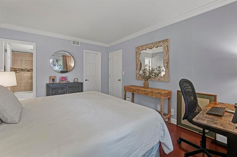 Image 19 of 34 For 2350 14th Street Cswy  103