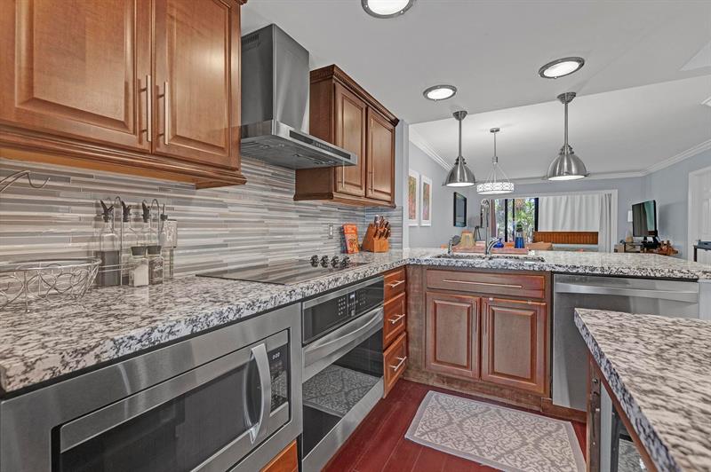 Image 2 of 34 For 2350 14th Street Cswy  103