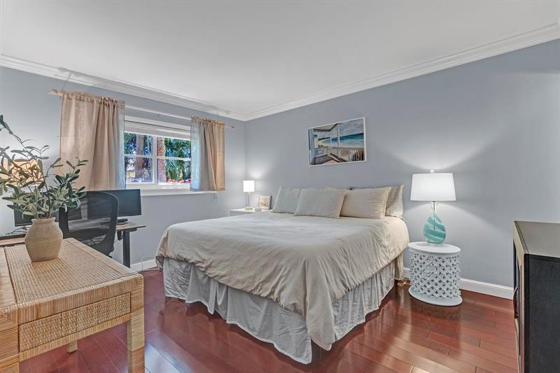 Image 20 of 34 For 2350 14th Street Cswy  103