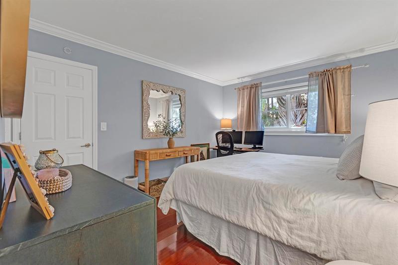Image 21 of 34 For 2350 14th Street Cswy  103