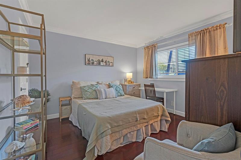 Image 24 of 34 For 2350 14th Street Cswy  103