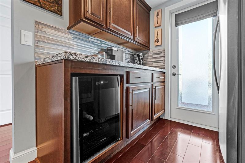 Image 3 of 34 For 2350 14th Street Cswy  103