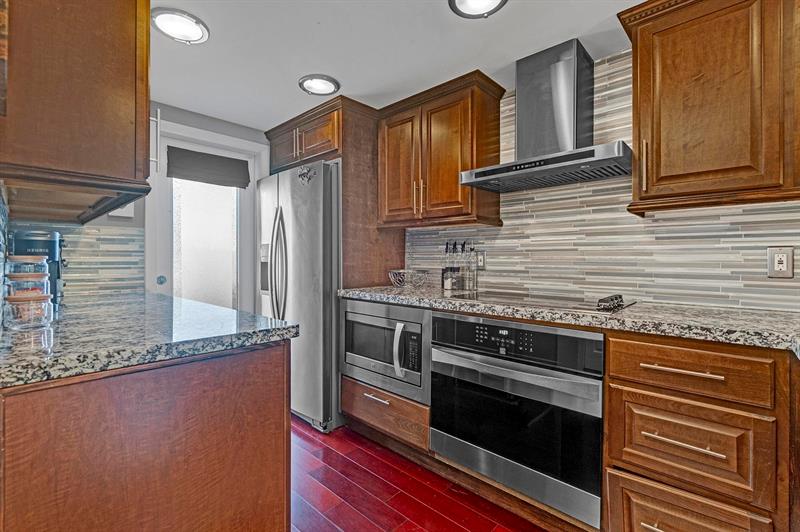 Image 4 of 34 For 2350 14th Street Cswy  103