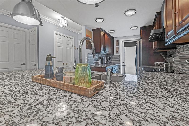 Image 5 of 34 For 2350 14th Street Cswy  103