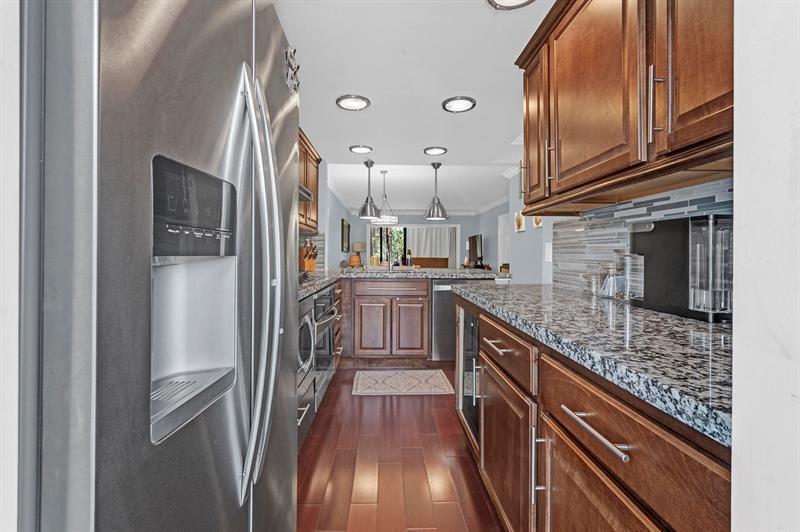 Image 6 of 34 For 2350 14th Street Cswy  103