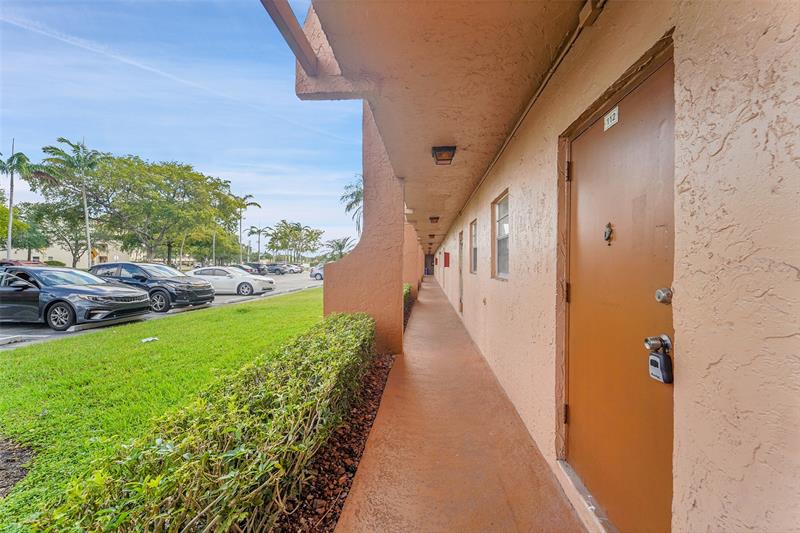 Image 10 of 23 For 3048 Sunrise Lakes Dr  112