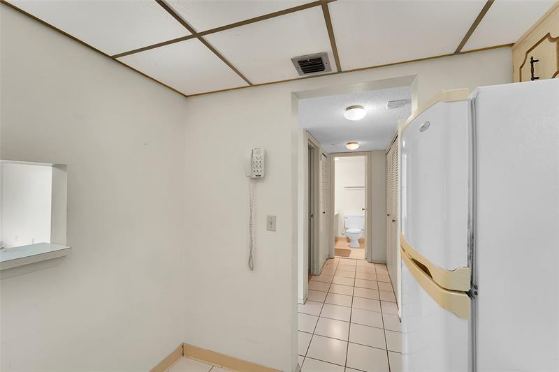 Image 15 of 23 For 3048 Sunrise Lakes Dr  112