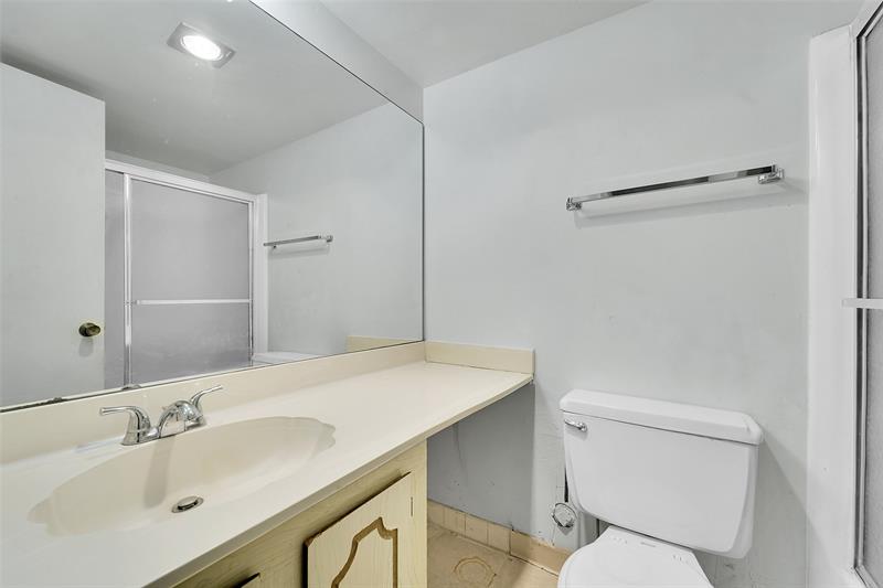 Image 16 of 23 For 3048 Sunrise Lakes Dr  112