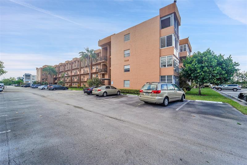 Image 17 of 23 For 3048 Sunrise Lakes Dr  112