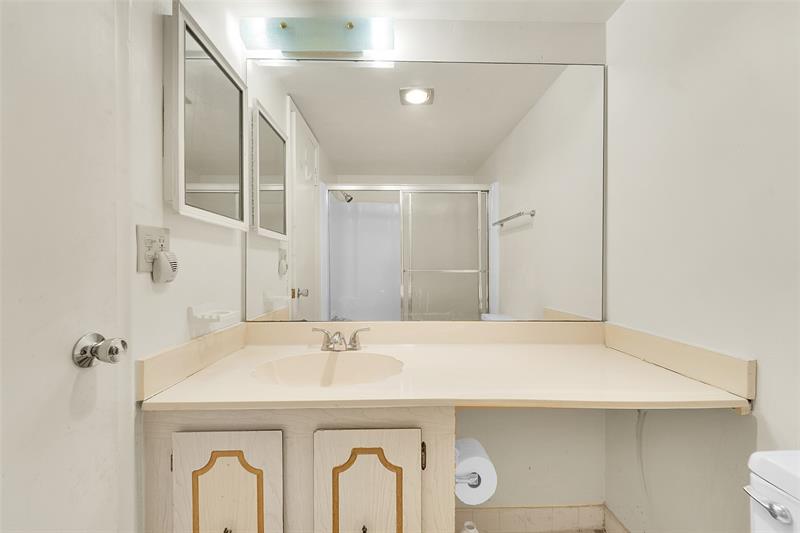 Image 18 of 23 For 3048 Sunrise Lakes Dr  112