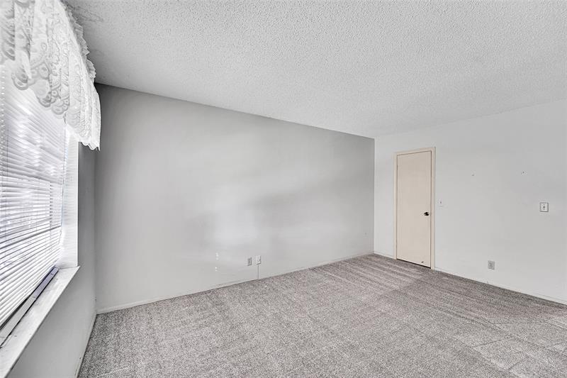 Image 20 of 23 For 3048 Sunrise Lakes Dr  112