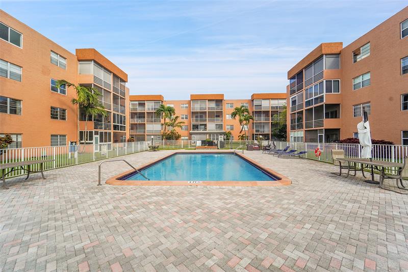 Image 23 of 23 For 3048 Sunrise Lakes Dr  112