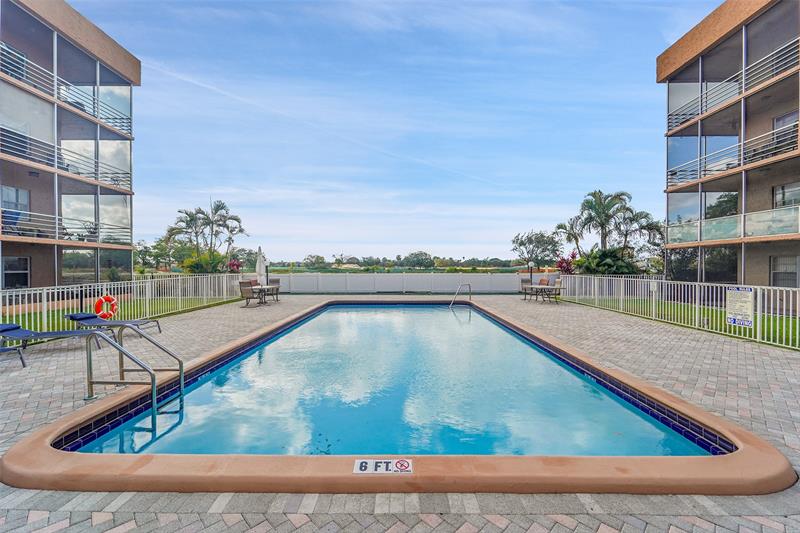 Image 5 of 23 For 3048 Sunrise Lakes Dr  112