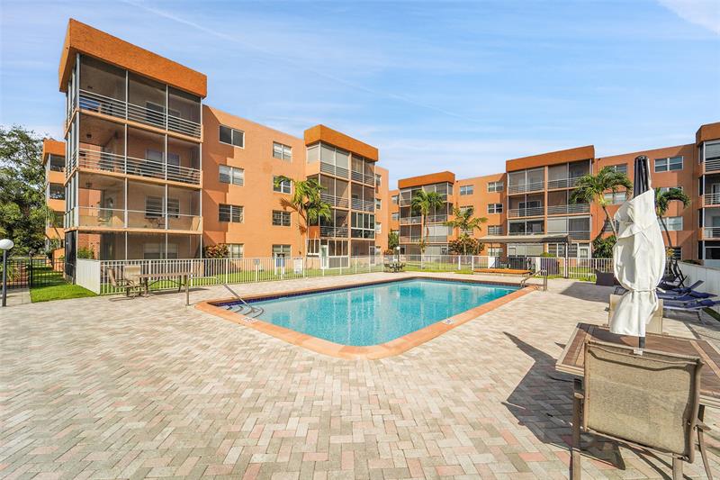 Image 6 of 23 For 3048 Sunrise Lakes Dr  112