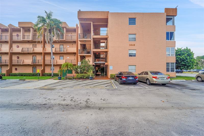 Image 9 of 23 For 3048 Sunrise Lakes Dr  112