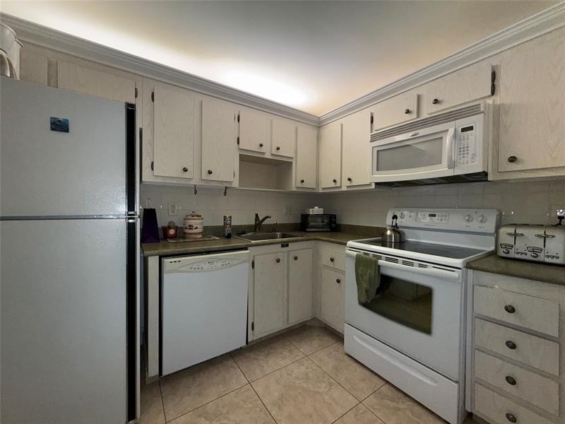 Image 17 of 20 For 4751 21st St  216