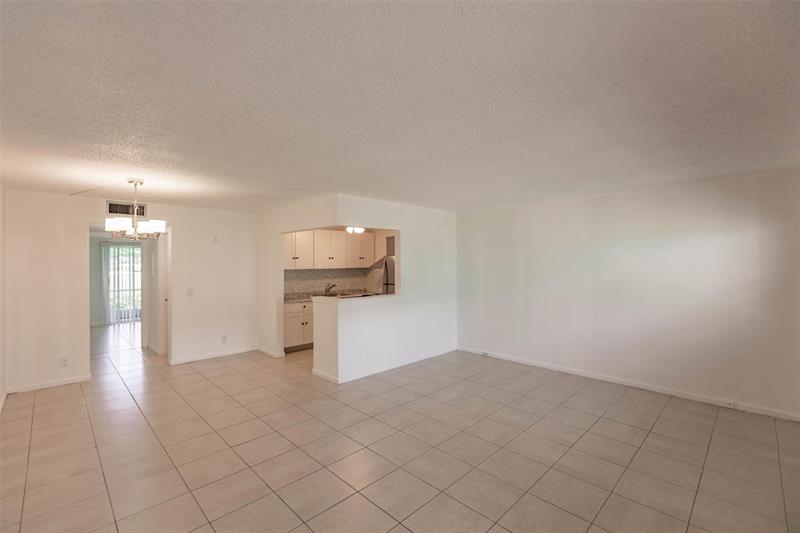 Image 10 of 27 For 138 Fanshaw D  138
