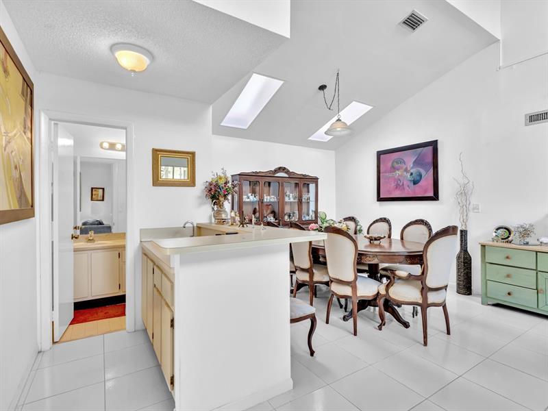 Image 11 of 50 For 10165 139th Pl