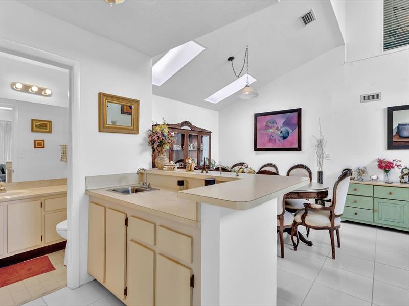 Image 13 of 50 For 10165 139th Pl