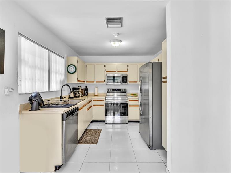 Image 14 of 50 For 10165 139th Pl