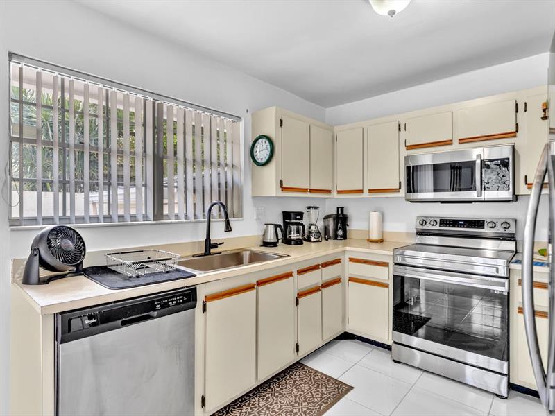 Image 15 of 50 For 10165 139th Pl