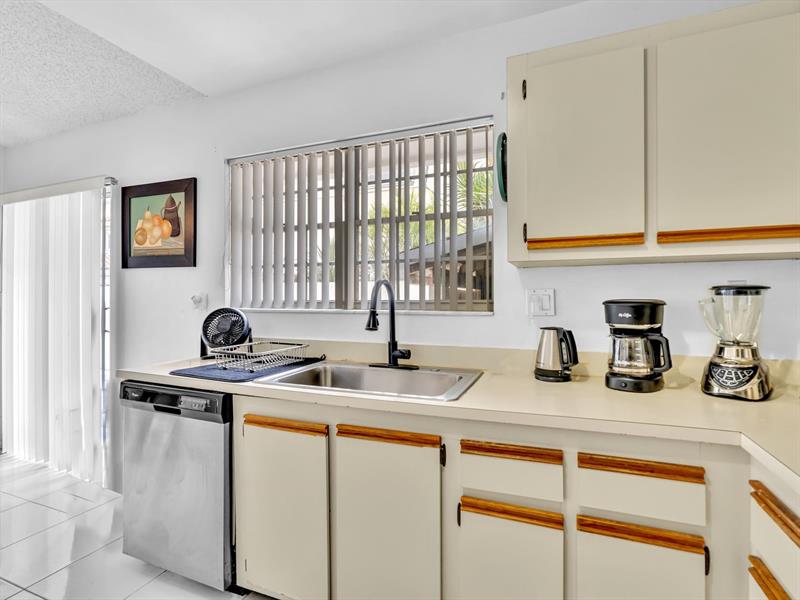 Image 17 of 50 For 10165 139th Pl