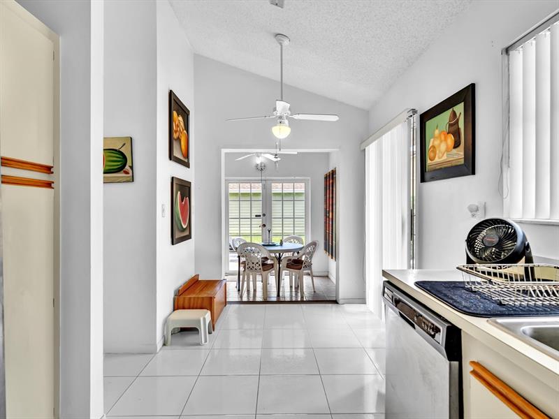 Image 18 of 50 For 10165 139th Pl