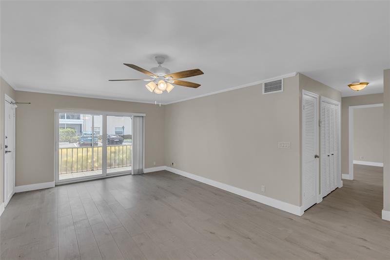 Image 11 of 44 For 6319 Bay Club Dr  1