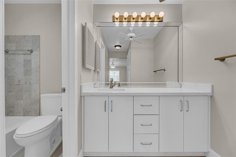 Image 15 of 44 For 6319 Bay Club Dr  1
