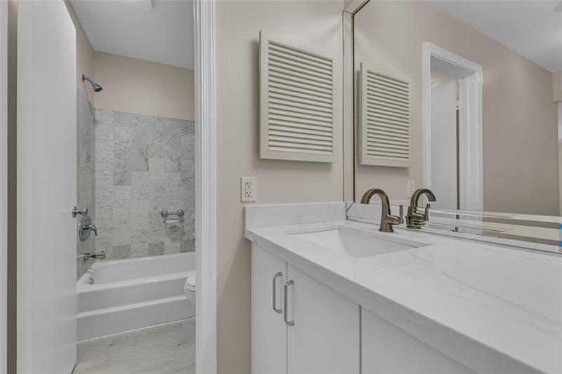 Image 16 of 44 For 6319 Bay Club Dr  1