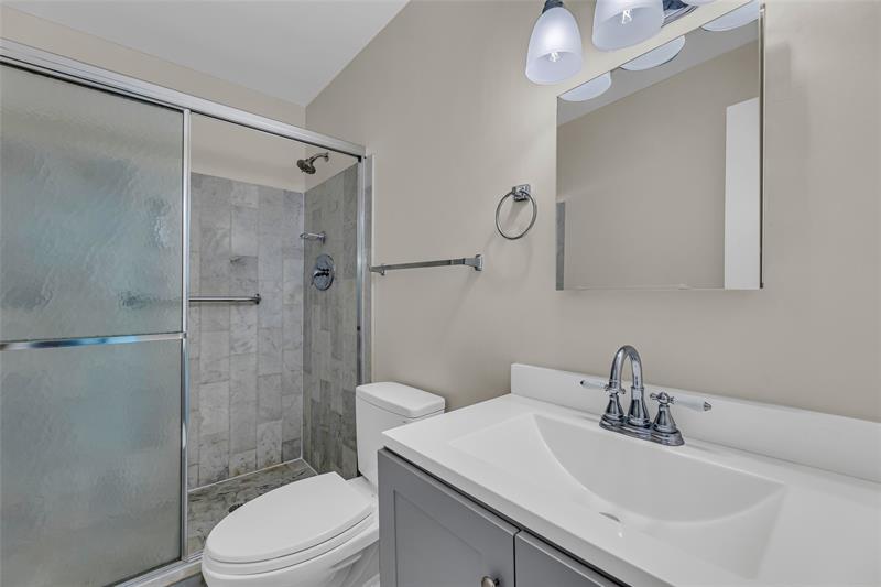 Image 20 of 44 For 6319 Bay Club Dr  1