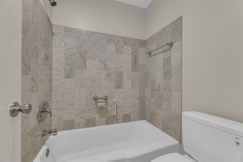 Image 21 of 44 For 6319 Bay Club Dr  1