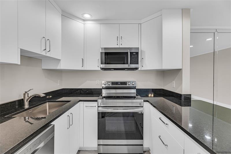 Image 3 of 44 For 6319 Bay Club Dr  1