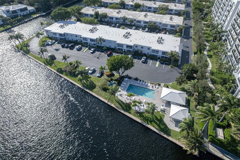 Image 37 of 44 For 6319 Bay Club Dr  1