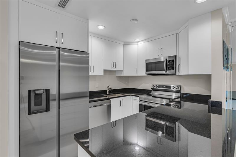 Image 4 of 44 For 6319 Bay Club Dr  1