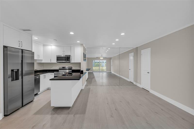 Image 5 of 44 For 6319 Bay Club Dr  1