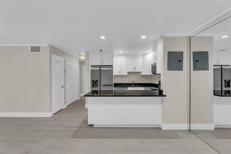 Image 7 of 44 For 6319 Bay Club Dr  1