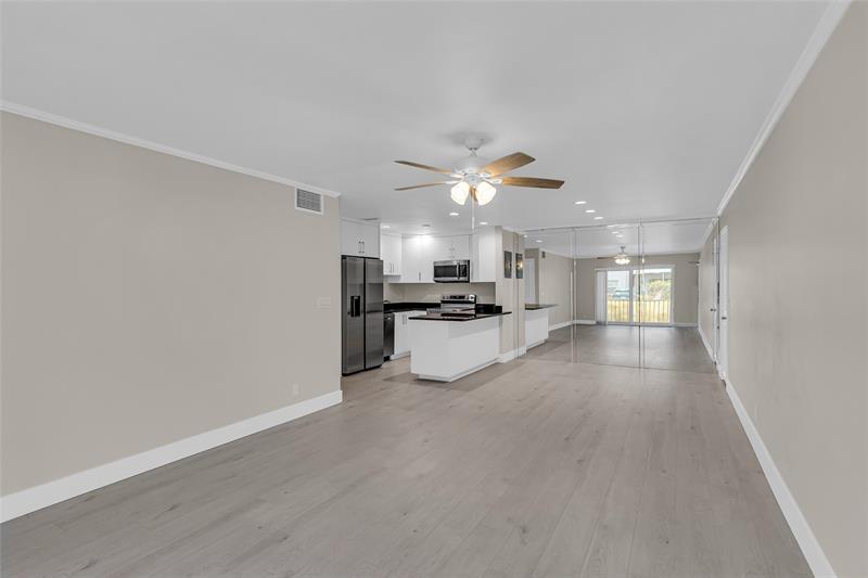Image 9 of 44 For 6319 Bay Club Dr  1