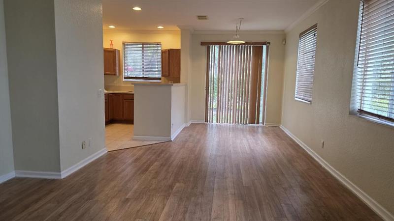 Image 4 of 12 For 3261 Laurel Ridge Cir