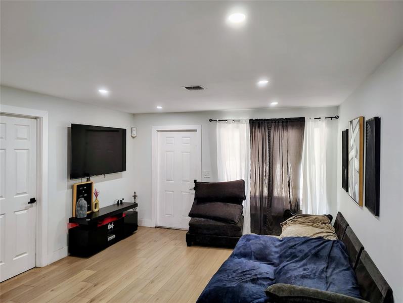 Image 6 of 15 For 5711 Sheridan St