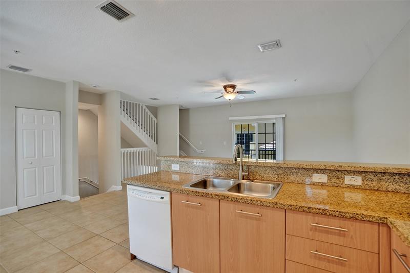 Image 11 of 30 For 2540 14th Av  202