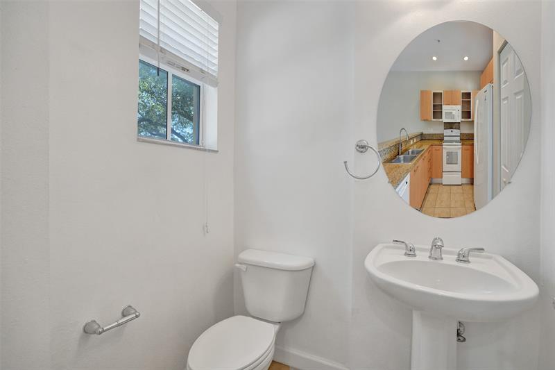 Image 12 of 30 For 2540 14th Av  202