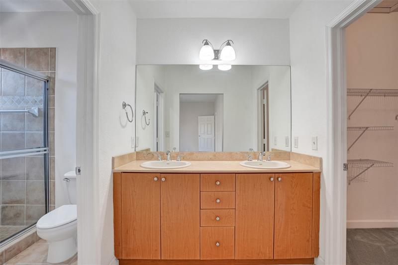 Image 18 of 30 For 2540 14th Av  202