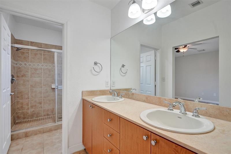 Image 19 of 30 For 2540 14th Av  202